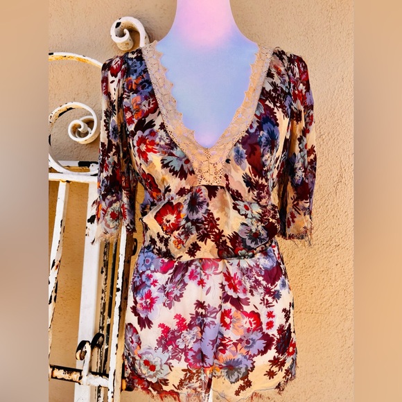 JOIE Floral Sheer Silk Blouse Low V Crochet Neck & Back Flowing Split Sleeves! 4 - Picture 9 of 14